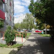 Slnečný vkusne zrekonštruovaný 2-izb. byt, 51 m², 2. posch., loggia, pivnica, na Kríkovej ulici v No