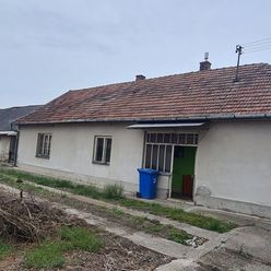 Na predaj starší rodinný dom v obci Zemianska Olča