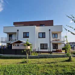 SENEC - NOVOSTAVBA - NOVÁ TEHELŇA - Výborný 2-izbový byt s terasou a záhradou.