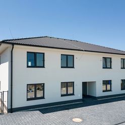 SKOLAUDOVANÉ  veľké 3 izbové byty v štandarde už dokončené v obci OĽDZA !