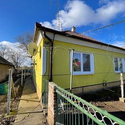 Na predaj priestranný rodinný dom s 26 ár pozemkom v obci Rúbaň