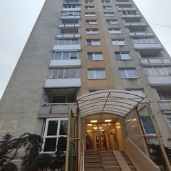 Nadštandardne veľký jednoizbový byt v centre Michaloviec - ul. Saleziánov