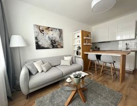 Nový, kompletne zrekonštruovaný 3-izbový byt oproti OC Polus – IHNEĎ VOĽNÝ 