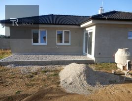 TRNAVA REALITY - novostavba domu typu bungalov, pozemok 461 m2, Trstín