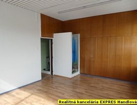 RK EXPRES - EXKLUZÍVNE na prenájom kancelársky priestor v Handlovej, 20 m2, centrum.