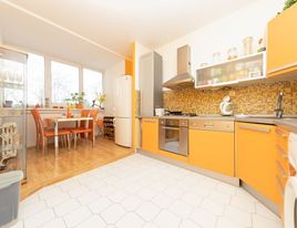 LEXXUS | 4i byt v zateplenom bytovom dome vo vyhľadávanej lokalite - Petržalka