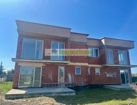 Predaj :3 KS - 4 -izbových domov  v Šamoríne časť Bučuháza.