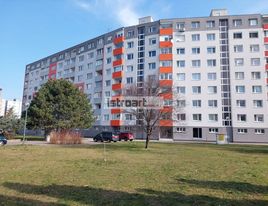 Predáme 3 - izbový byt v Bratislave V. Petržalke na Ľubovnianskej ulici.