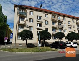 Na predaj 2 izbový byt po kompletnej rekonštrukcii, holobyt  Komenského ulica