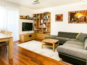 3 izb. byt, Dunajská Lužná s veľkou garážou a úložným priestorom