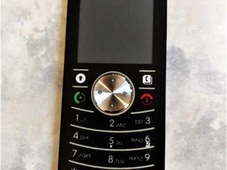 Tlačidlový telefón MOTOROLA F3