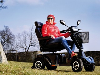 Elektrický invalidny vozik - skúter pre seniorov