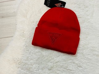 Cervena zimna ciapka guess