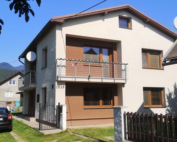 Na predaj 5 i rodinný, dvojposchodový dom (ÚP = 135 m2) s 2 balkónmi v Liskovej (okres RK) so zariadením aj vybavením