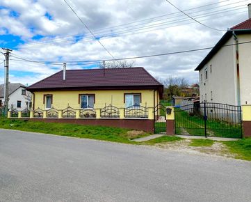 REZERVOVANÉ  Slnečný rodinný dom vo Vinici