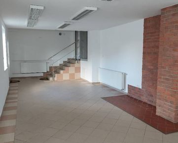 Na prenájom obchodný aj kancelársky priestor o rozlohe 74,5 m2 v Žiline pri Rajčianke.