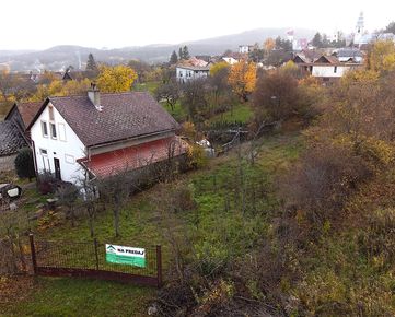 Predaj: Väčší stavebný pozemok v obci Slanec aj pre dva domy