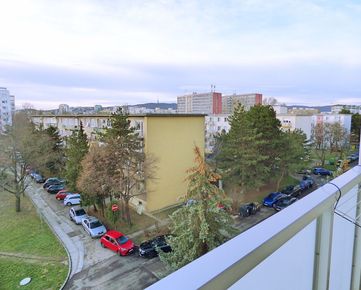 Predaj - 2,5-izbový byt, Čaklovská ulica Ružinov, loggia, balkón. 
