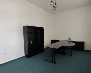 DRR Reality Vám ponúka na prenájom kancelárske priestory v centre mesta v pešej zóne v Žiline.