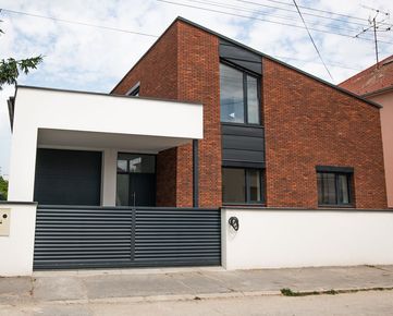 Moderný rodinný dom s garážou a vkusným štandardom