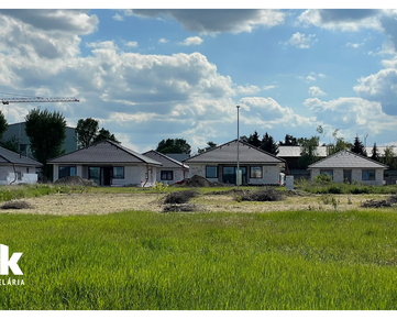 AARK: ŠTANDARD V CENE - Posledné 3 rodinné domy typu bungalov - CÍFER - PÁC