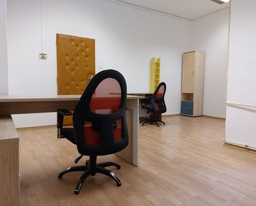 Kancelársky alebo aj iný priestor o výmere 17 m2 Trenčín-centrum