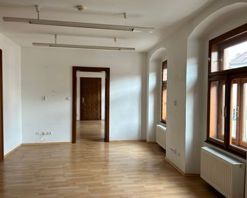 BONIT REAL - Ponúkame na prenájom administratívne priestory v reprezentatívnej historickej budove v centre Pezinka - Radničné nám. 