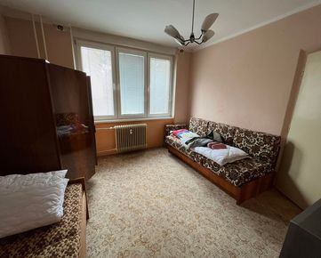 Ponúkam menší 3-izbový byt na prenájom vo veľmi dobrej lokalite, Sídlisko II, ulica Československej armády, Prešov.