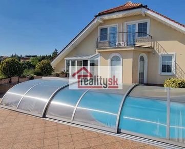 Predáme reprezentatívnu rodinnú vilu s výnimočným výhľadom a bazénom v lukratívnej lokalite Nitra - Zobor.