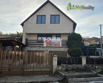 Priestranný rodinný dom pri Bratislave - Svätý Jur,  s výborne riešenou  dispozíciou pre vaše rodinné zázemie, prípadne podnikanie