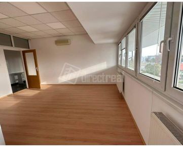 DIRECTREAL|Na predaj samostatné kancelárske priestory o výmere 212m2 v administratívnej 3. podlažnej budove so samostatným vstupom v centre DS