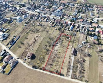 Rovinatý a slnečný pozemok pre výstavbu rodinných domov Bohdanovce nad Trnavou