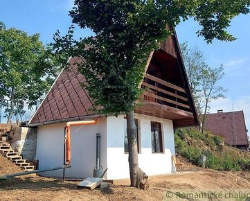 Poschodová chatka s pivnicou a krásnym výhľadom pri Hrone neďaleko termálneho kúpaliska Vadaš v obci Kamenica nad Hronom