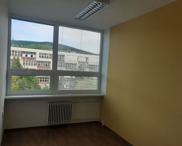 Prenájom kancelárie 15 m2 v Bratislave - Novom meste na Račianskej ul.