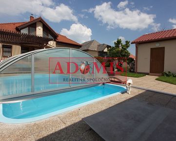 ADOMIS - Predám 5-izbový nadštandardný rodinný dom, bazén, dvojgaráž, terasa, veľký altánok, Košice - Krásna.