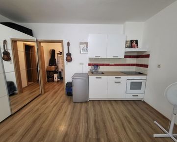 1-izbový byt v centre mesta Senec - znížená cena