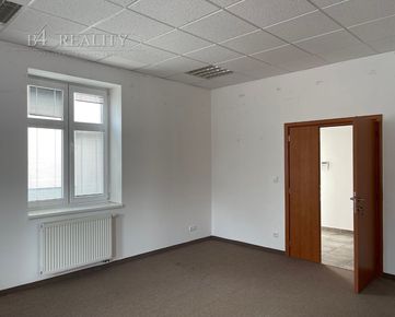 Lukratívne kancelárske priestory, 95 m2, samostatný vchod, vyvýšené prízemie, Trenčín, Piaristická ul. / širšie centrum