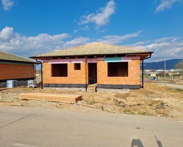 Nový typ domu - úžitková plocha 122 m2 + terasa - Lužianky, RED OAK