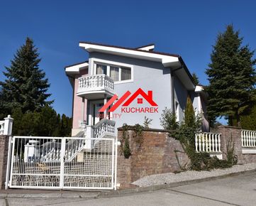 Kuchárek-real:EXKLUZÍVNE: Ponúka luxusný, nadčasový  rodinný dom-vilu v tichej lokalite Modra-Harmónia.