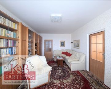 Exkluzívne Vám ponúkame na predaj 3 izbivý byt na Soblahovskej ulici v Trenčíne.