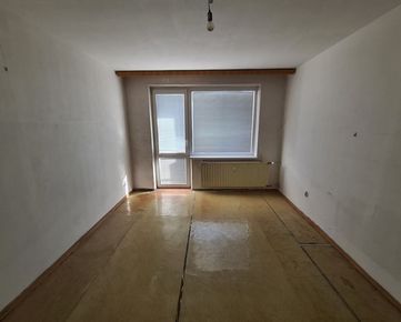 REZERVOVANÝ: Na predaj 3 izbový byt v pôvdonom stave ulica Meteorová, Košice - Nad jazerom