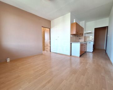 ZNÍŽENÁ CENA: Na predaj veľký 2 izbový byt s balkónom v Prešove – Sídlisko III.