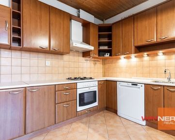 Exkluzívne Vám ponúkame na predaj VEĽKÝ 3 izbový tehlový byt s balkónom v tehlovom obytnom dome so 4 bytmi na Masarykovej  ul. v Košiciach, mestská časť Staré mesto.
