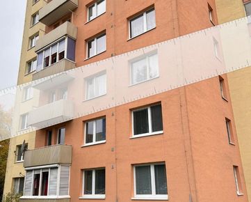 Trenčín/Centrum - na predaj  veľký 3 izb  byt s balkónom  v pôvodnom stave