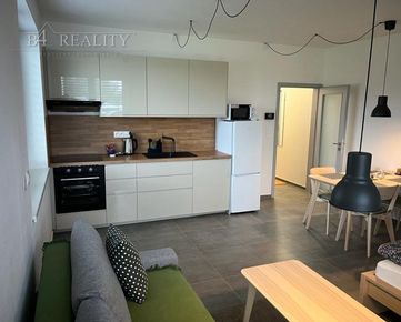 1 izbový byt na prenájom, 35 m2, parkovacie státie + TV/internet, Trenčín, Brnianska ul. / Zámostie