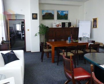 Obchodný a kancelársky priestor Ilava - Námestie, 60 m2 *** Dlhodobý prenájom