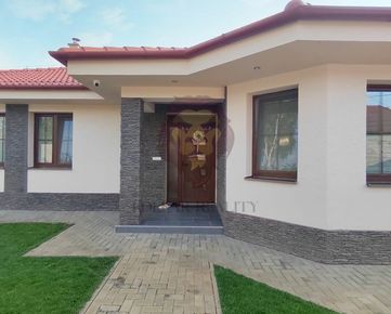 Na predaj 4 izbový moderný rodinný dom v obci Tomašikovo.