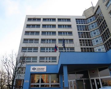 Administratívna budova 5700 m2 (1 PP + 8 NP) na predaj na Hanulovej ulici v Bratislave