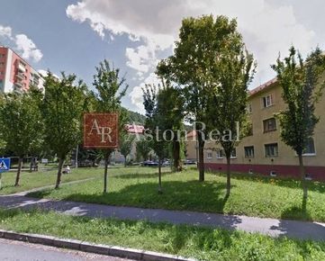 Súrne hľadám pre klienta 2 - izbový byt NA UHLISKU - Banská Bystrica