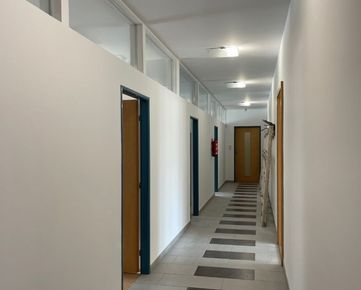 Kancelárske priestory, 115 m2: 4x kancelária + príslušenstvo, Trenčín, Nám.sv.Anny / centrum